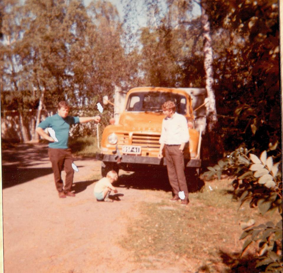 Yrityksen ensimmäinen auto Bedford vuonna 1970.